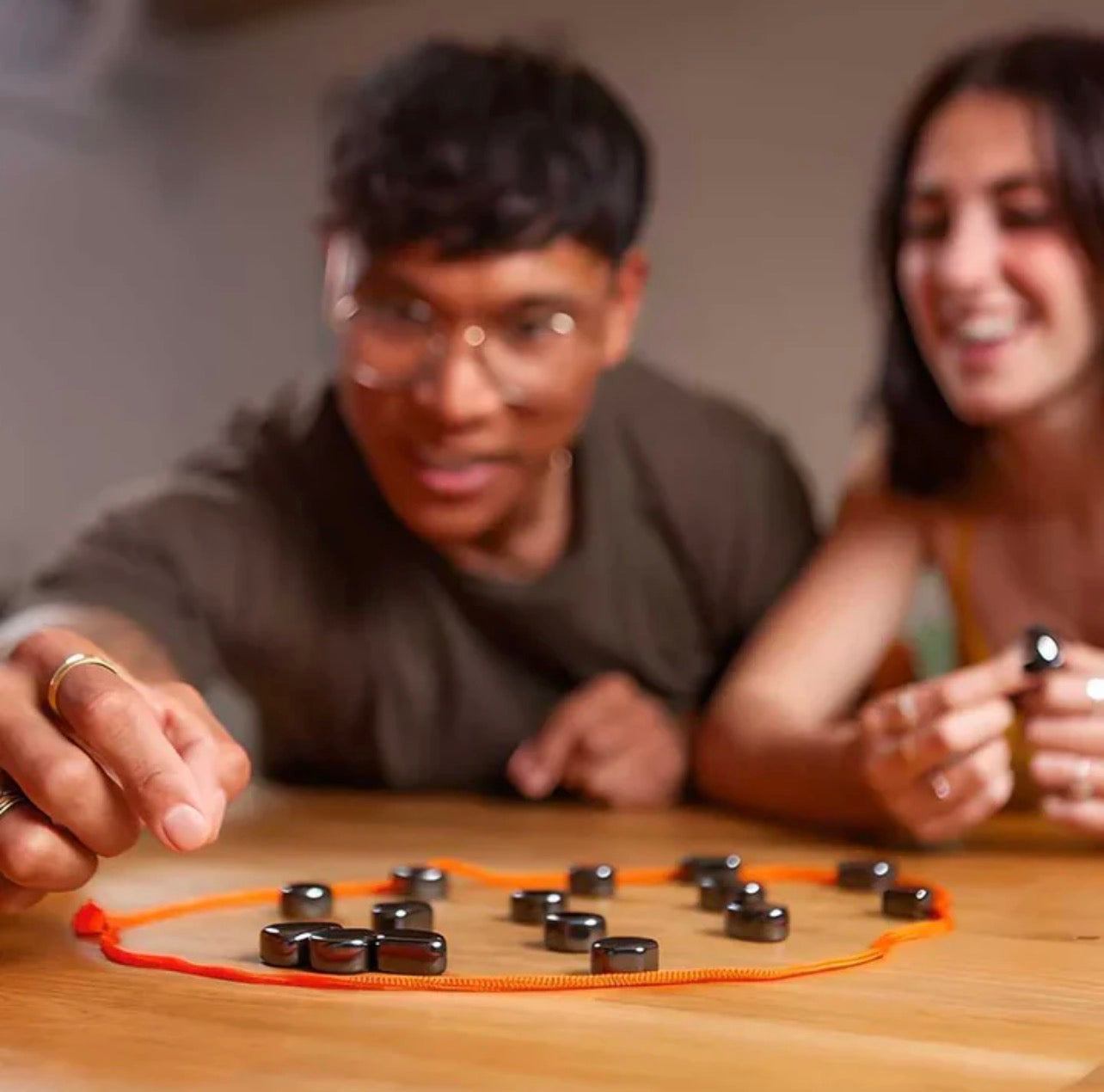 Magnetiskt Strategispel™ – Spänning, skratt & taktik i ett!